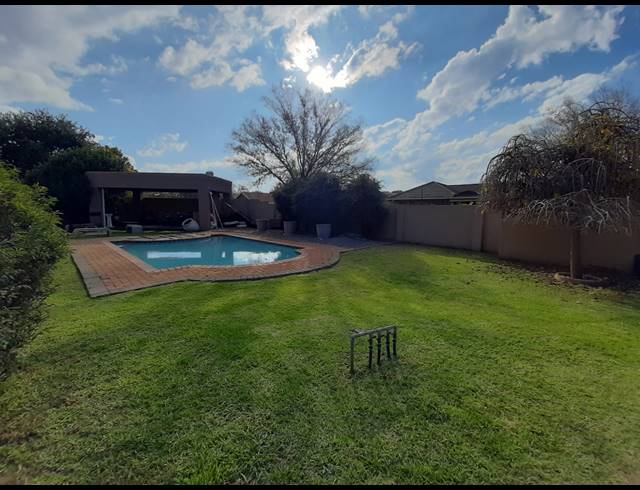 5 BEDROOM HOUSE TO LET IN VAALPARK